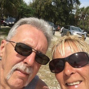 Meet your Posher, Joy